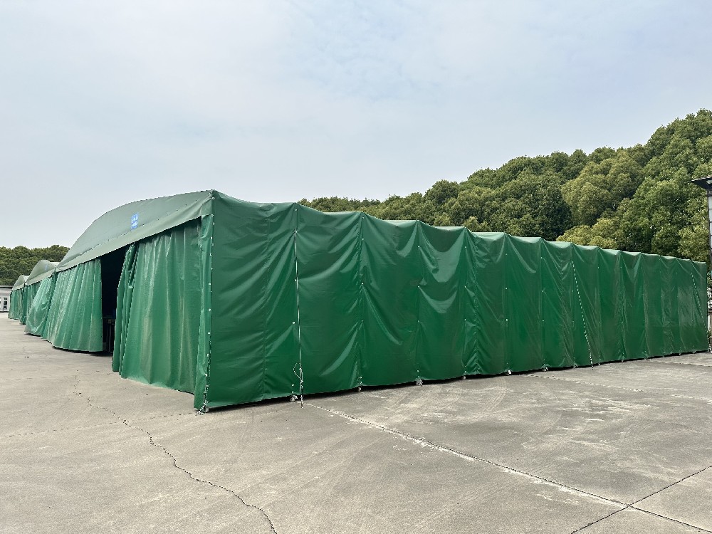 可移動伸縮推拉雨棚 大神红桃17·c18起草大(dà)量供應 大型電動可伸縮推拉棚