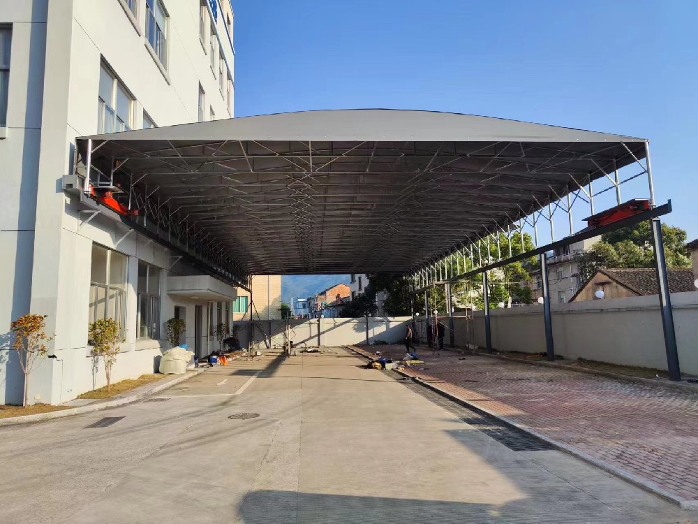 廠房大(dà)型電動推拉雨棚遮陽棚移動伸縮(suō)棚